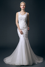 鱼尾婚纱适合这种准新娘