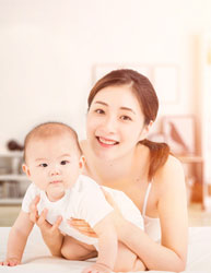 新妈妈给婴儿穿衣歌谣